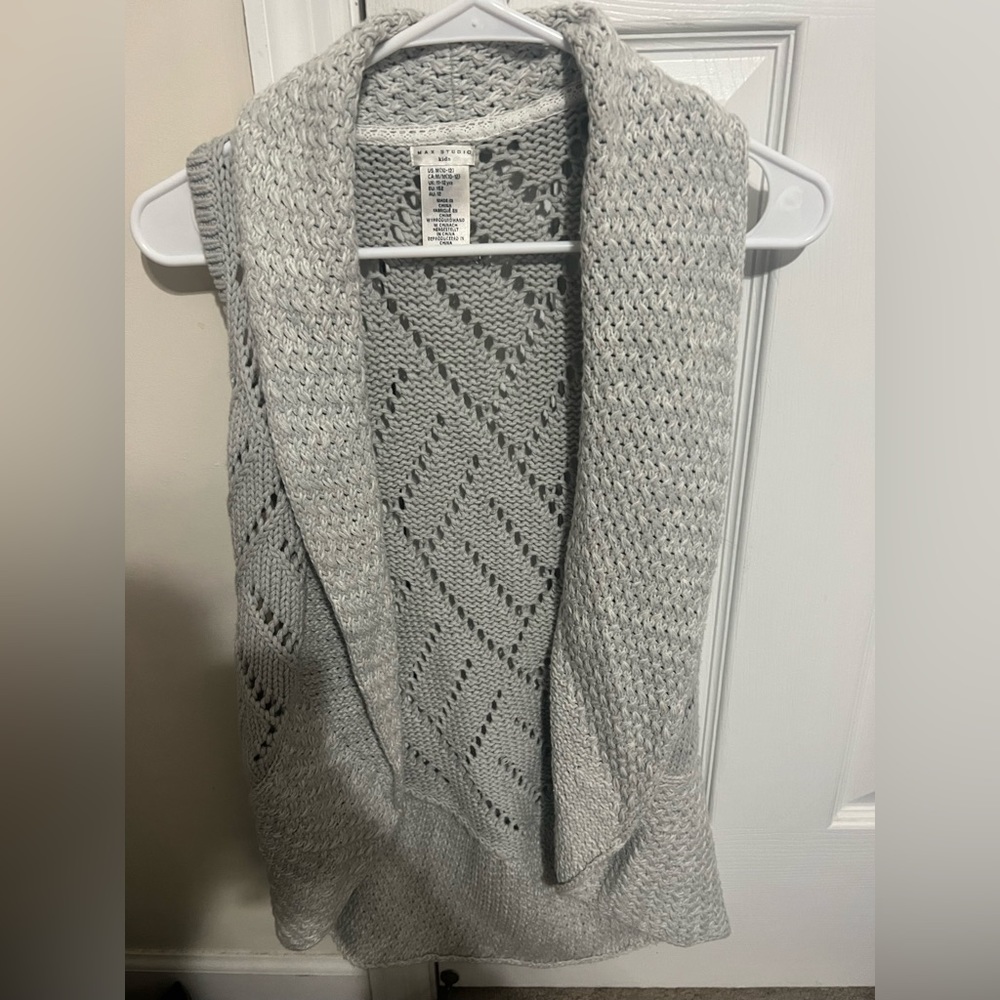 Girls Max Studio Top size Medium 10/12 new without tags